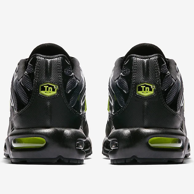 air vapormx plus neon black air vapormx plus neon black